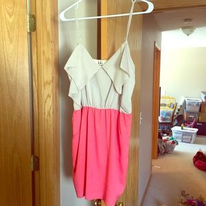 Classy and cute dress!